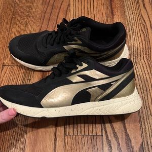 Black & Golf Puma Sneakers